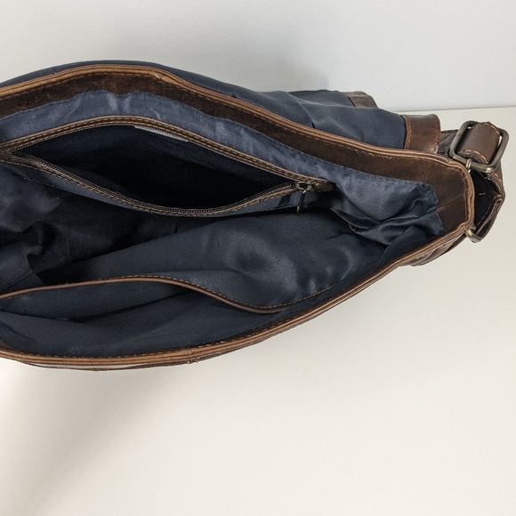Gianni Conti Leather Messenger Bag - Picture 14 of 15
